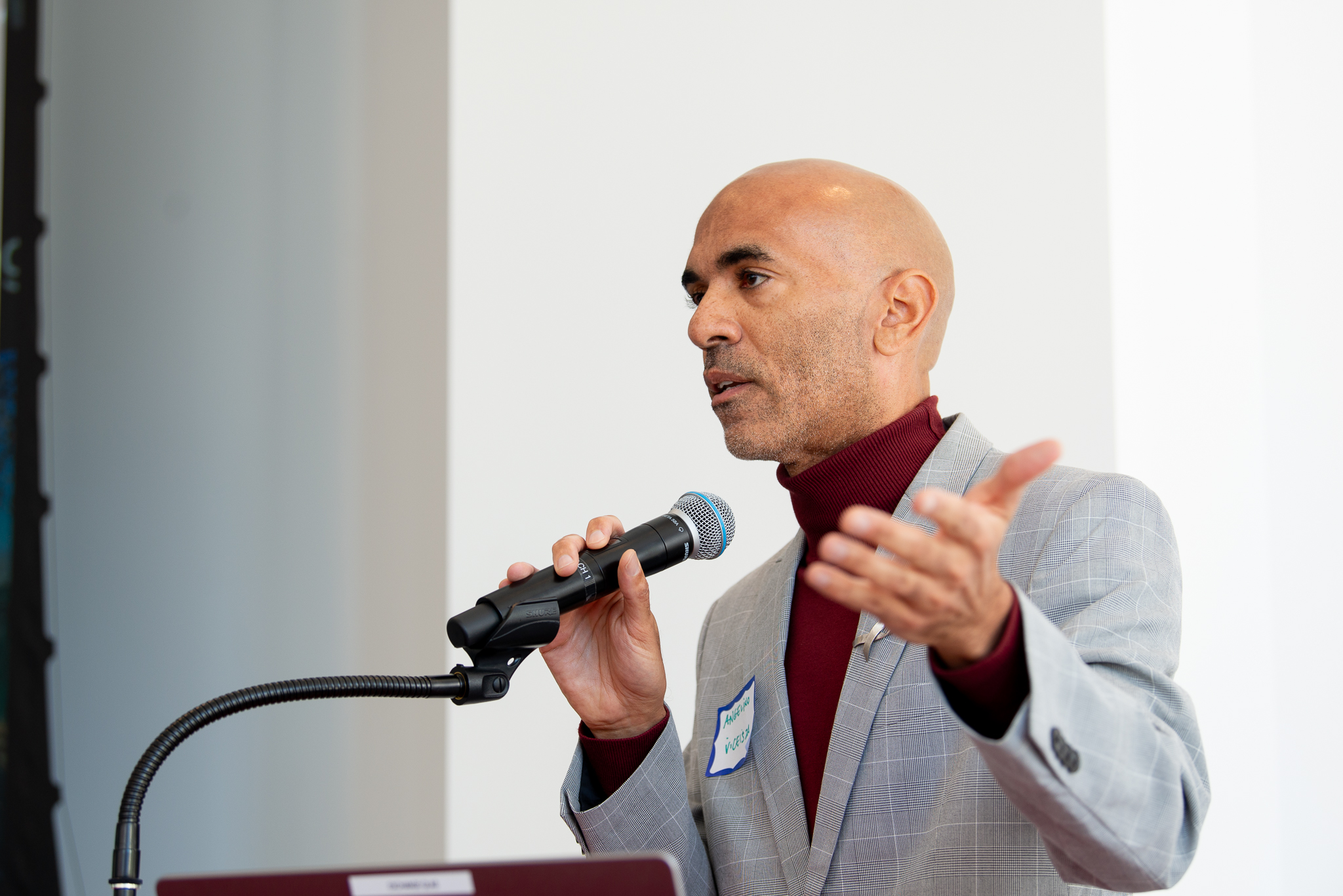 Angelino Viceisza speaks into a microphone.